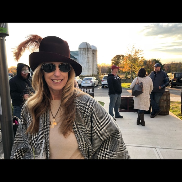 Meet your Posher, Sally - Picture 5 of 16